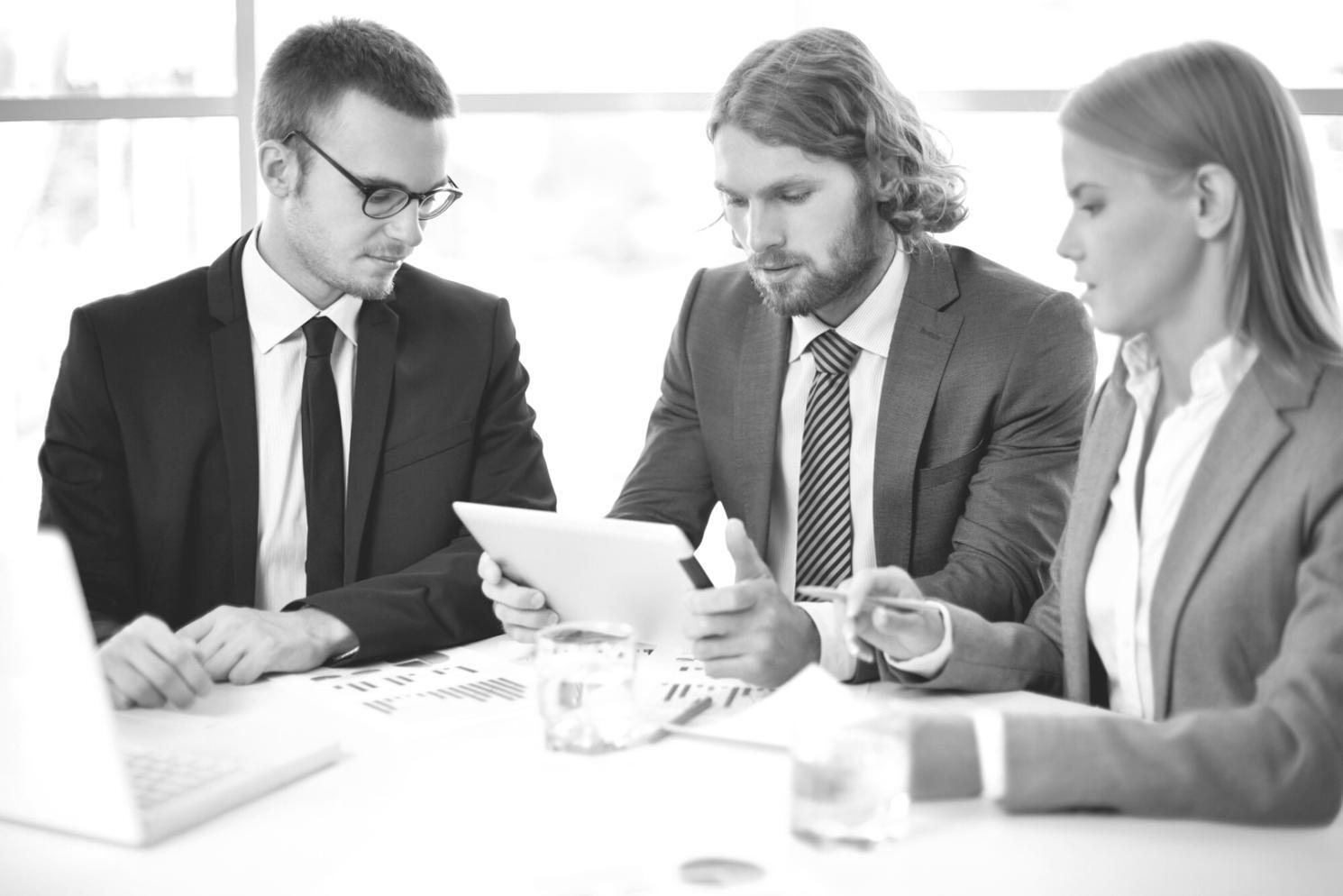 Session de formation pratique avec analyse de tableaux financiers